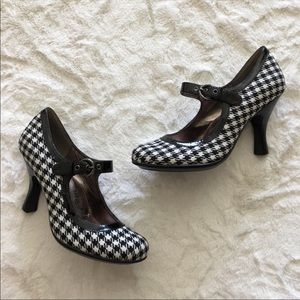 Sofft black and white Houndstooth Pump